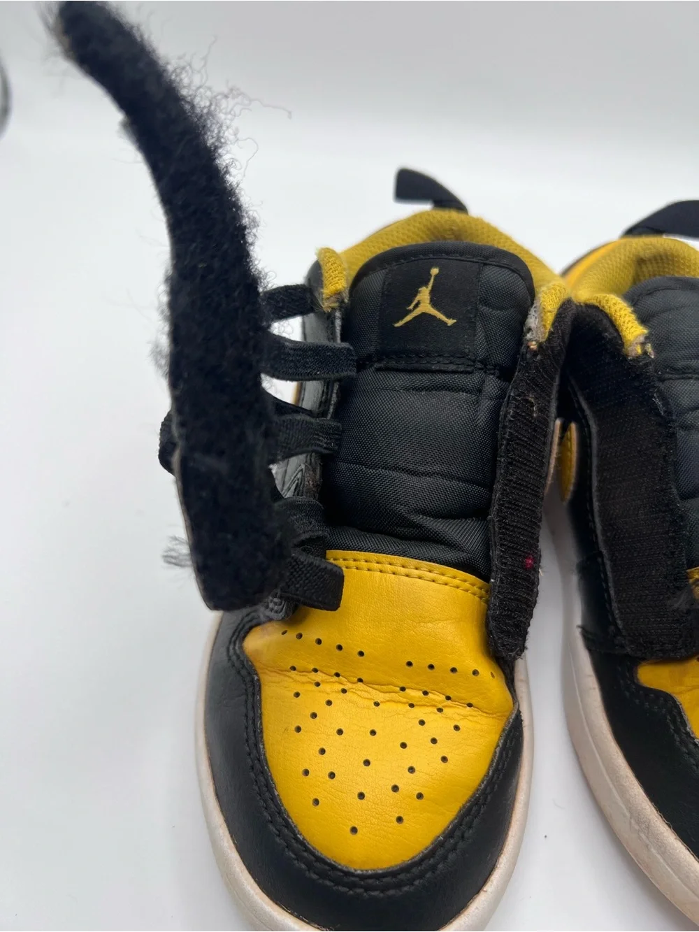 Nike Kids Jordan 1 Low-Top Sneakers in Black and Yellow